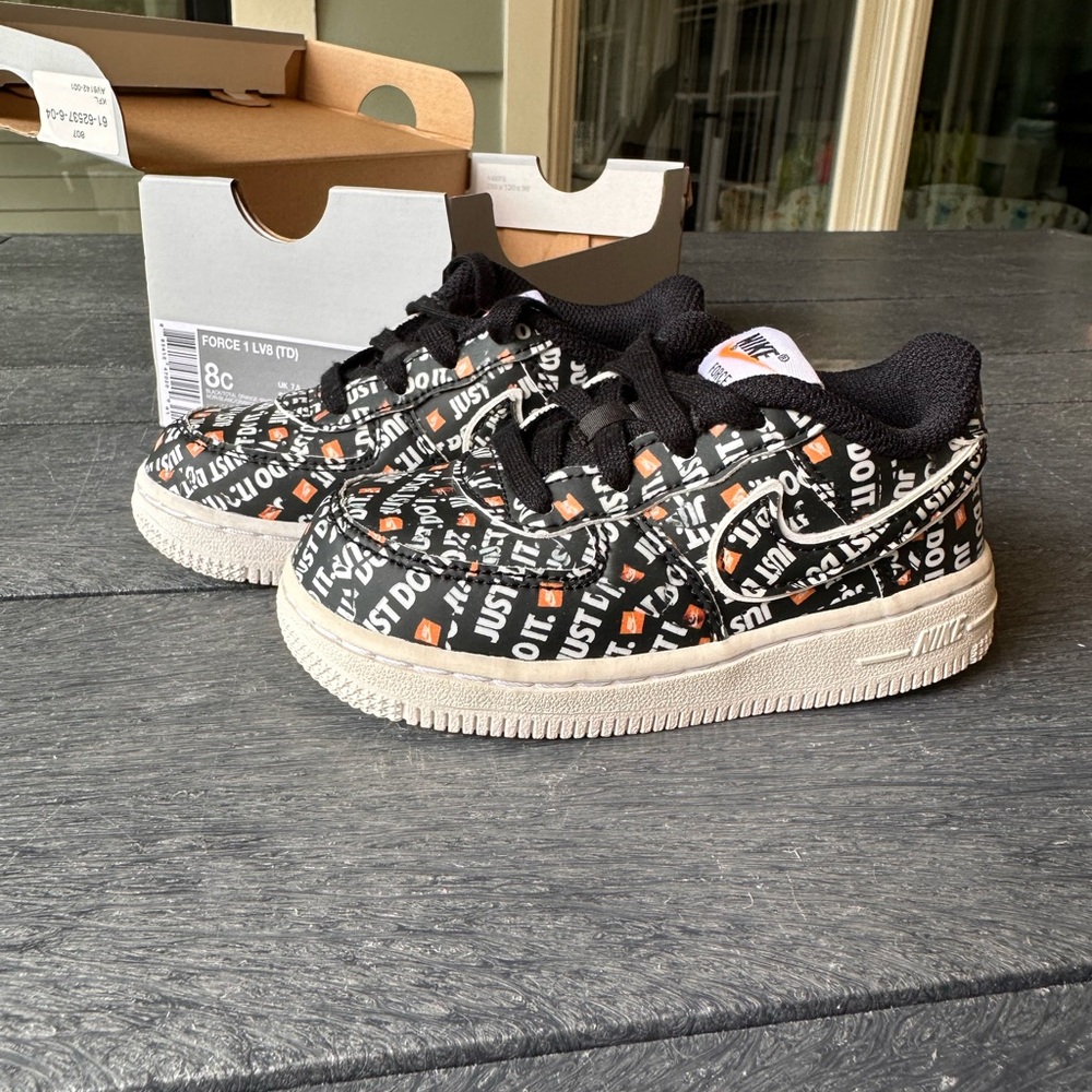Nike Force 1 Just Do It' Sneakers with Orange Accents